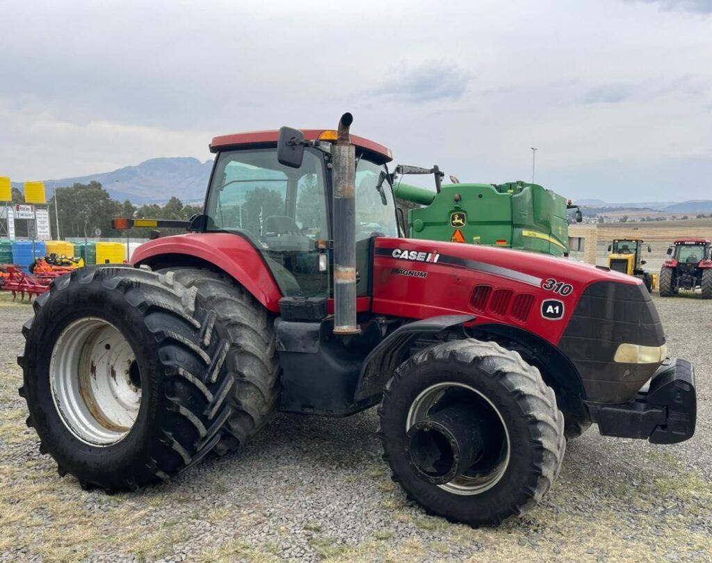 (2006) Case Magnum 310 Duals