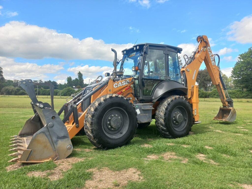 Case 695SV TLB (2023)