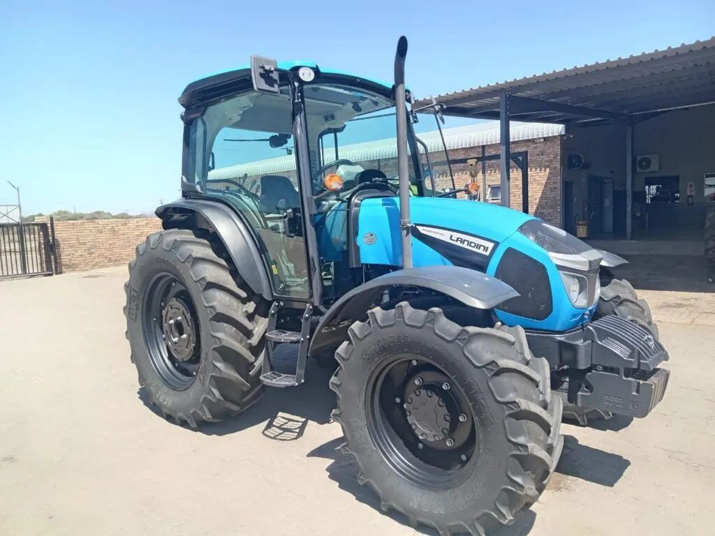 Powerfarm 120DT Cab with Creeper