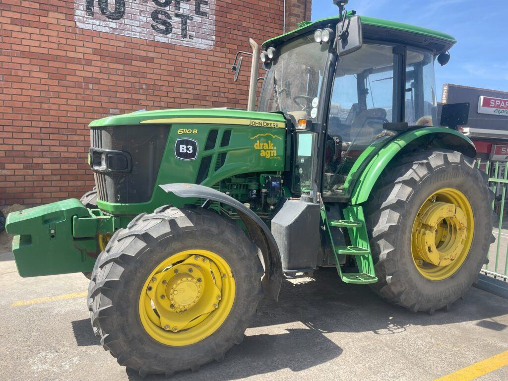 John Deere 6110B cab (2022)