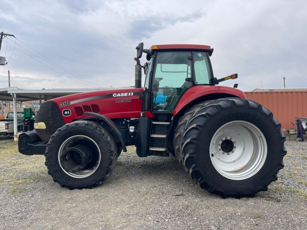 (2006) Case Magnum 310 Duals