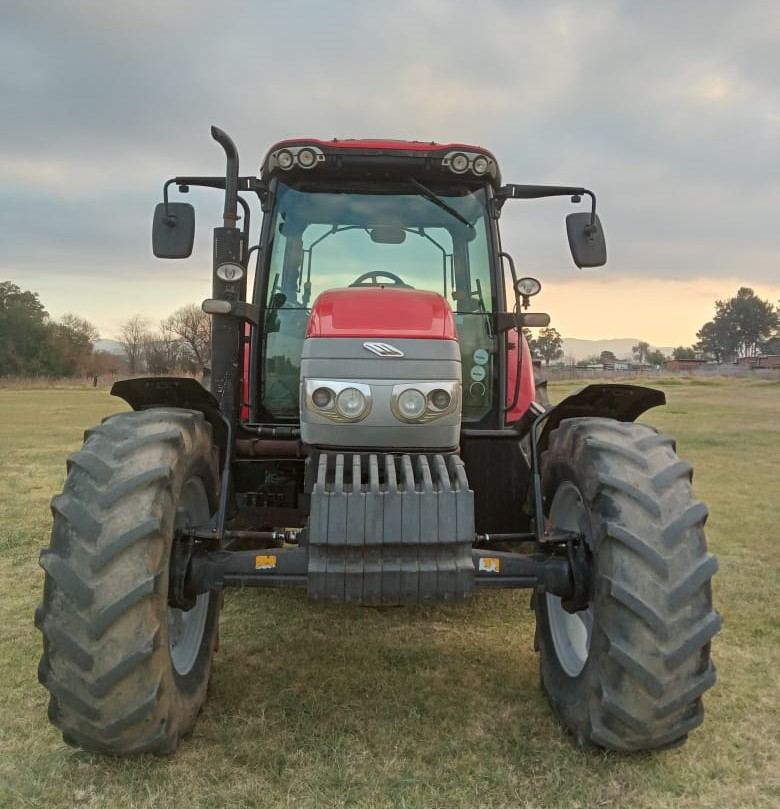McCormick MC 115 4WD cab (2012)