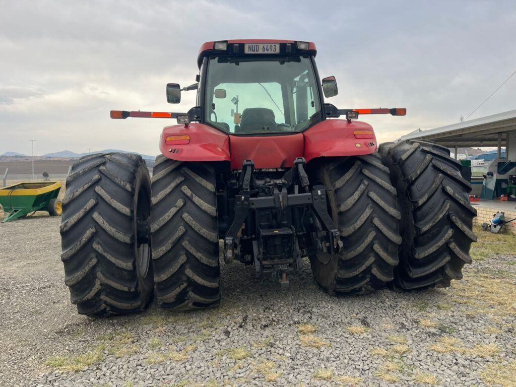 (2006) Case Magnum 310 Duals