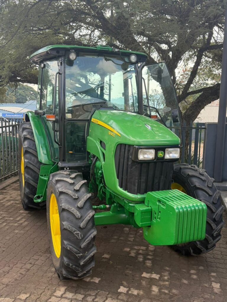 2020 John Deere 5090 Cab
