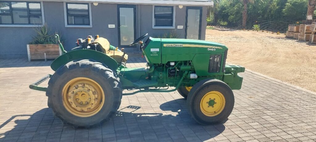 2016-John-Deere-5403-3-1024×462-1